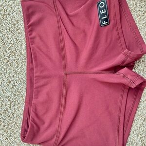 FLEO 3.25 Shorts in Burgundy